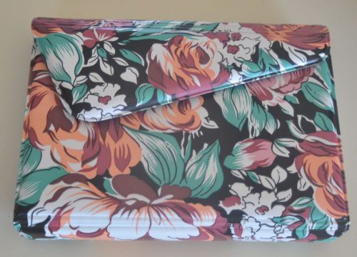 LADIES FLOWERED PANNER WITH VELCRO CLOSURE