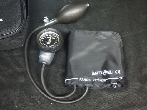 WELCH ALLYN NEW BLOOD PRESSURE DS48-11CB DS48A ADULT 2 PC ARM CUFF GAUGE &amp; CASE