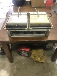 PANINI GRILL DOUBLE (HOBART) Model Hcg2 220 Volts Single Phase 4000 Watts