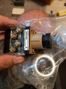 Allen Bradley 800H-AK2A Heavy Duty Push Button Flush Head Black Series:B 600V AC