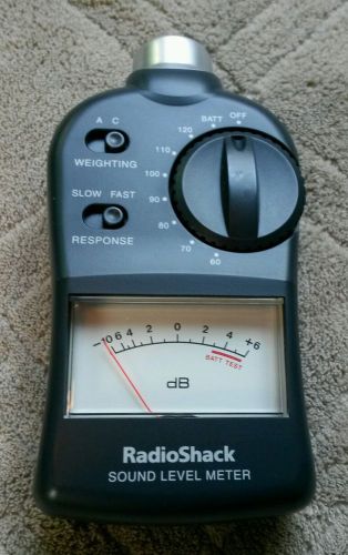 RADIO SHACK SOUND LEVEL METER DECIBEL METER model 33-4050 w/manual and case