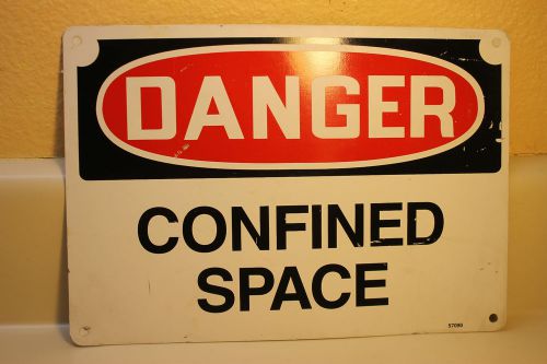 VINTAGE METAL OFFICIALSIGN DANGER CONFINED SPACE