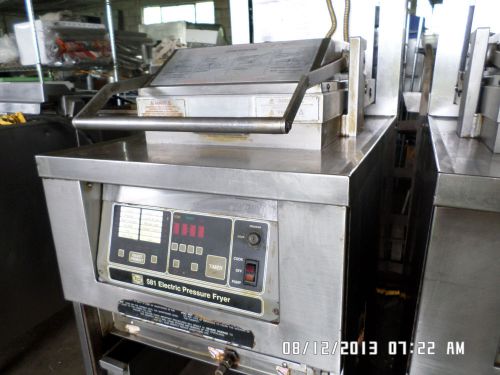 Choice of two henny penny model 581 electric pressure fryers tested working nice for sale