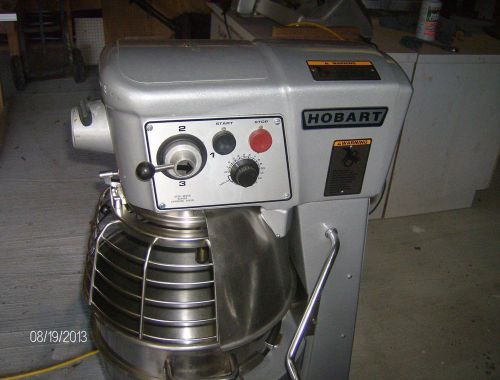 hobart D300 30 quart mixer great condition/ no attachments