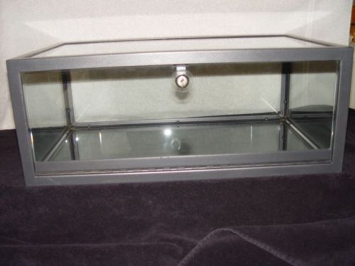 VINTAGE LOCKING DISPLAY CASE ( 3/16 GLASS )