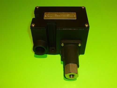 United electric controls, switch,pressure nj9-614 20a 120vac for sale