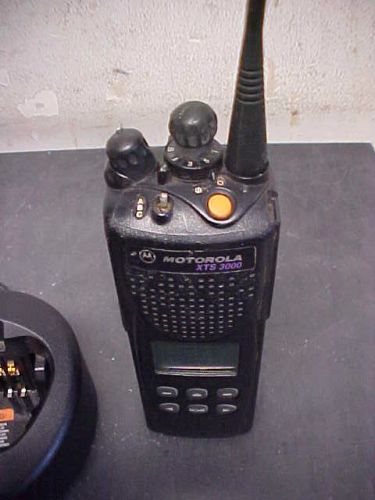 motorola xts3000 800mhz 1meg digital portable radio only w/ant loaded loc#a79