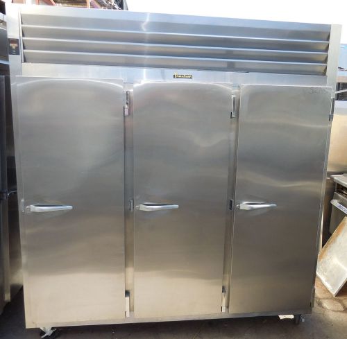 Freezer, commercial, 3 section 3 door, traulsen alt332nut-fhs, 70cf capacity for sale