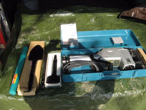 Makita hm1301 demolition hammer, w/ 4 bits.  purchased but never used. mint cond for sale