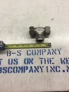 New - Swagelok (Crawford) Union Tee SS-1610-3, 1&#034; Tube Union Ends