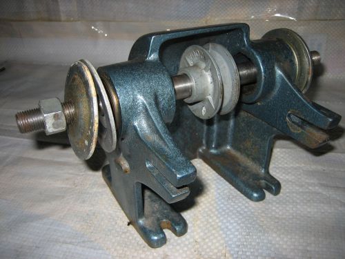 cast iron stand  &amp; 1/2&#039;&#039;shaft &amp; washers with r/l nuts with 2&#039;&#039; pully