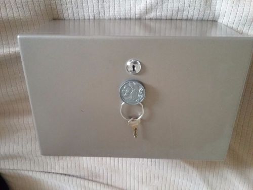 Steel cash box with lock and key