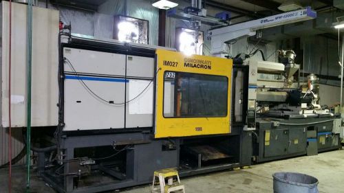 Cincinnati 725 ton injection molding machine press