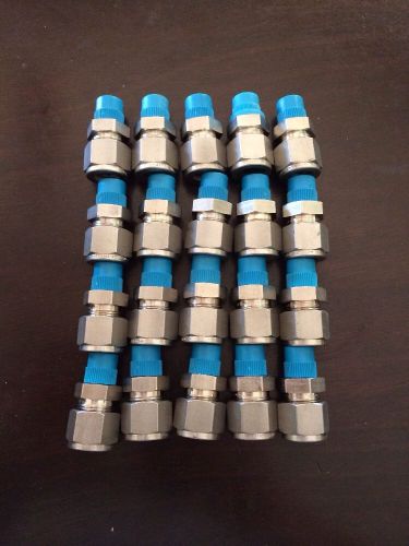Lot of 20 brand new swagelok male adapters 1/2 tube x 1/4 npt ss-810-1-4 for sale
