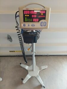 CasMed 740 Patient Vital Signs Monitor NIBP BP SpO2 Temp Probe Sensor IV Stand