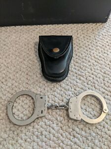 Smith &amp; Wesson Model M-100 Handcuffs With Monarch No. 23 Leather Case