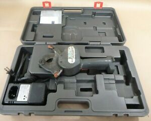 GREENLEE GATOR ES750 CABLE CUTTER 12V W/ CHARGER &amp; CASE