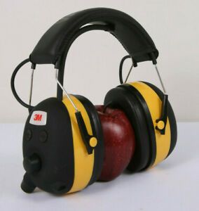 3M WorkTunes Hearing Protector w/ AM/FM Digital Radio Excellent Condition