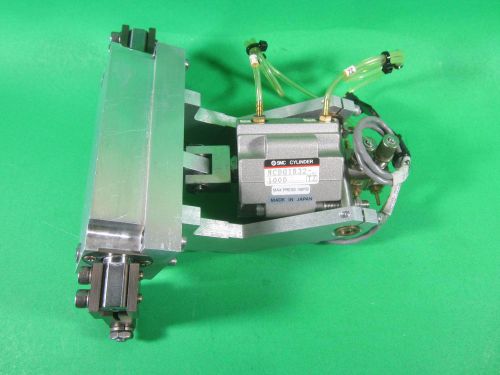 AMAT Slit Valve Assy 0010-09157 with SMC Cylinder NCDQ1B32-100D - used