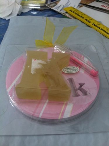 New Lady Jayne Ltd stack of round note pads &#034;K&#034; initial with pen and paperweight