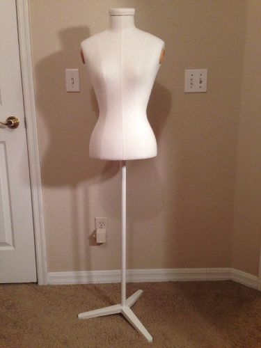 White female dress form size 2-4 ( chest 32in, waist 26 in), great condition