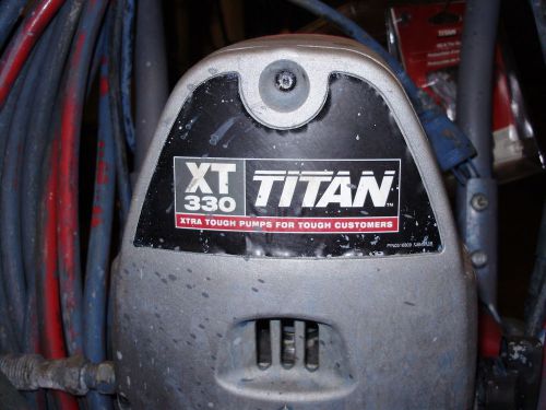 TITAN  XT330 AIRLESS PAINT SPRAYER WITH ACCESSORIES