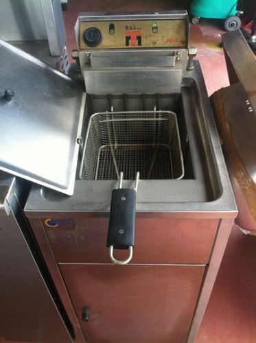 Fryer free standing 12 lts single bowl for sale