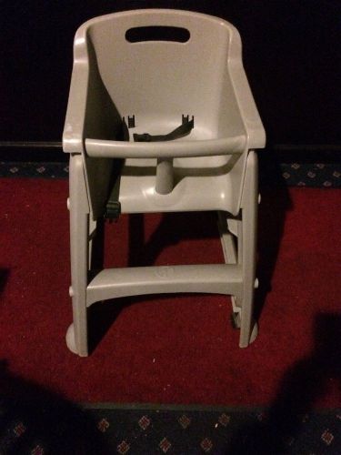 Rubbermaid Plastic High Chair. Gray (csl Foodservice &amp; Hospltallty High Chair)