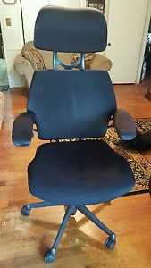 Black HumanScale  Freedom  Chair With Headrest - excellent