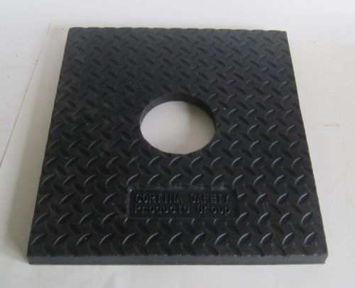 Cortina Rubber Delineator Base 18x16x1&#034; 03-747RBCG 1EKU7 NNB