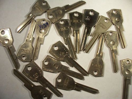 18 OLD  VINTAGE   CHRYSLER  8HC  1940  KEY BLANK   UNCUT