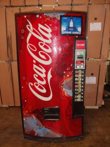 Royal 660 Soda / Beverage Vending Machine with Coke front