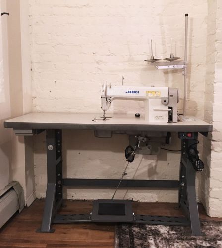 Juki DDL-5550N Industrial Sewing Machine WITH TABLE (Built)