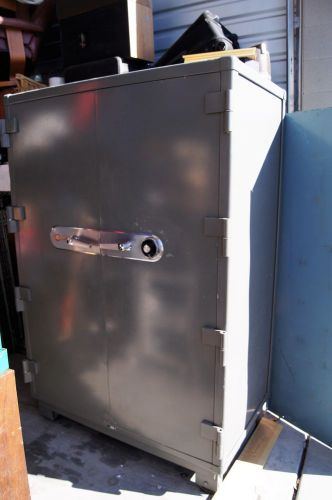 Mosler SAFE DOUBLE DOOR SAFE LARGE SAFE GUN SAFE VINTAGE SAFE MOSLER SAFE