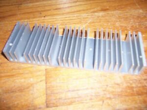 large long flat-bottom aluminum heatsink 7.75&#034; x 2.25&#034; x 1&#034; (20 x 6 x 2.7 cm)