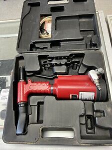 chicago pneumatic 3/16” Capacity Air-Hydraulic Riverter Set - CP883