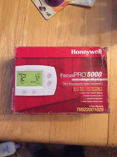 New HONEYWELL FOCUS PRO 5000 TH5110D1022 Large Display Thermostat