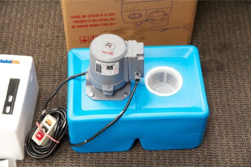 UE-9L General Purpose 1/8 HP Coolant Pump with Tank and Nozzle Assembly, 110V