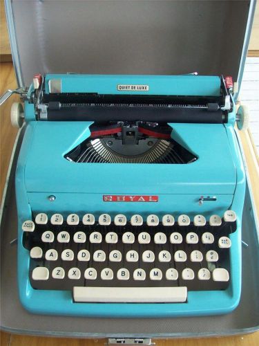 Vintage 1957 Royal Portable Quiet DeLuxe Robin Egg Blue Typewriter w/ Case