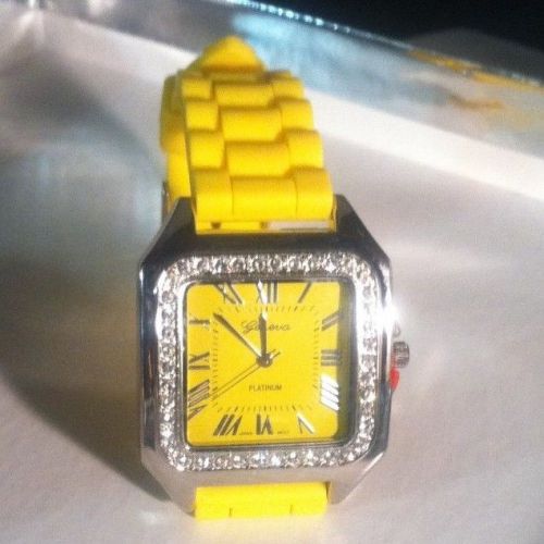 Women&#039;s Yellow Analog Rubber Quartz Rhinestone Wrist Wristwatch