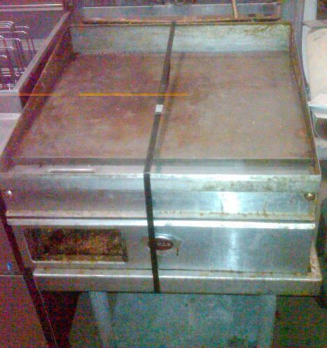 Wells  Gas Griddle Grill Commercial Restaurant NSF with stand.