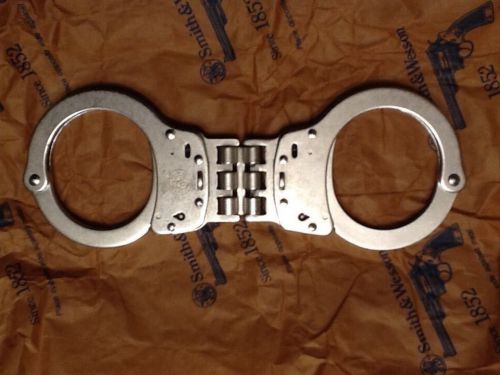 NIB Nickel Smith &amp; Wesson Handcuffs model 300-1 and 2 keys