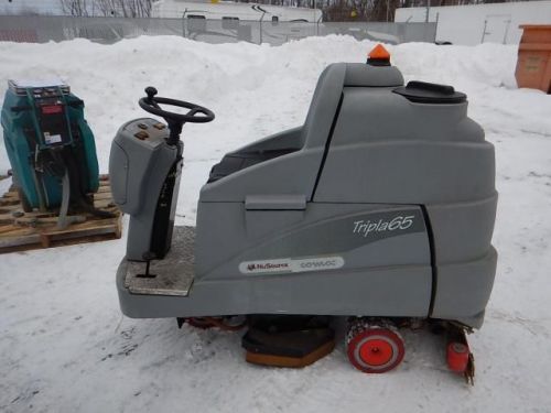 Comac Riding Scrubber, Tripla 65, 792 Hours, 36V, Drives and Scrubs