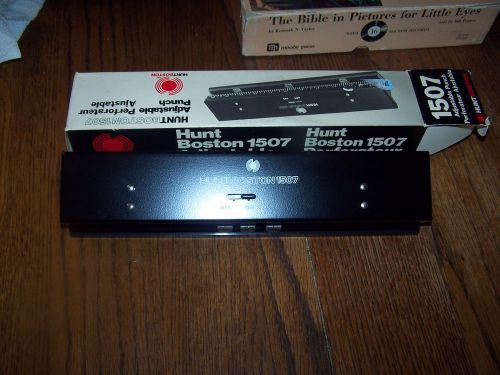 HUNT-BOSTON 3 HOLE PAPER PUNCH    MODEL 1507  MADE IN USA in Box