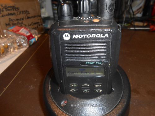 MOTOROLA EX560 XLS UHF RADIO WITH CHARGER R1 406-470 MHZ REPEATER LTR TRUNKING