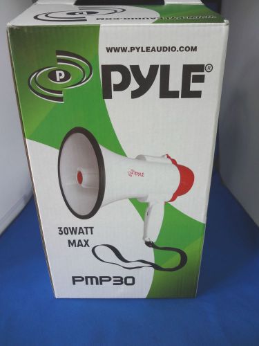NEW IN THE BOX PYLE AUDIO PMP30 30W HAND GRIP TYPE MEGAPHONE WITH SIREN