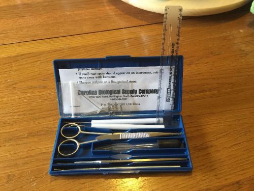 Carolina Biological Supply Company Dissection Kit: Plus Goggles And Lab Apro