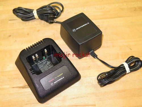 GENUINE MOTOROLA NTN1171A 2-WAY PORTABLE RADIO BATTERY CHARGER CLEAN, EXCELLENT!