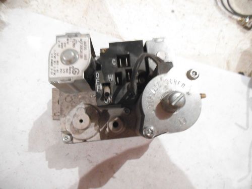 White Rodgers Gas Valve 36E55 203 EF33CW198 - USED