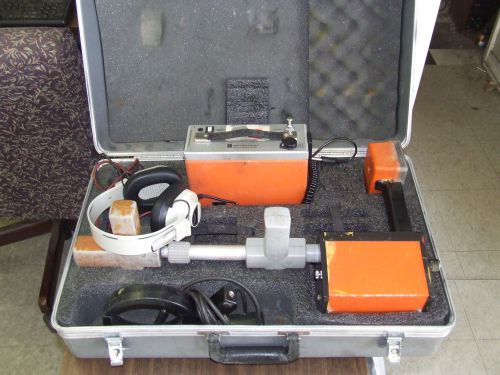 METROTECH MODEL 810 PIPE &amp; CABLE LOCATOR RECEIVER AND TRANSMITTER WITH CASE #5